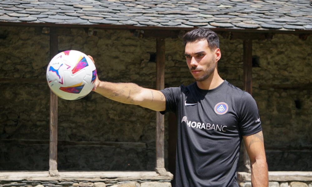Dani Martín ahir a l'Església de Santa Coloma