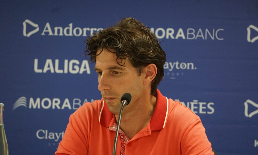 Jaume Nogués durant la presentació d'Anderson Arroyo