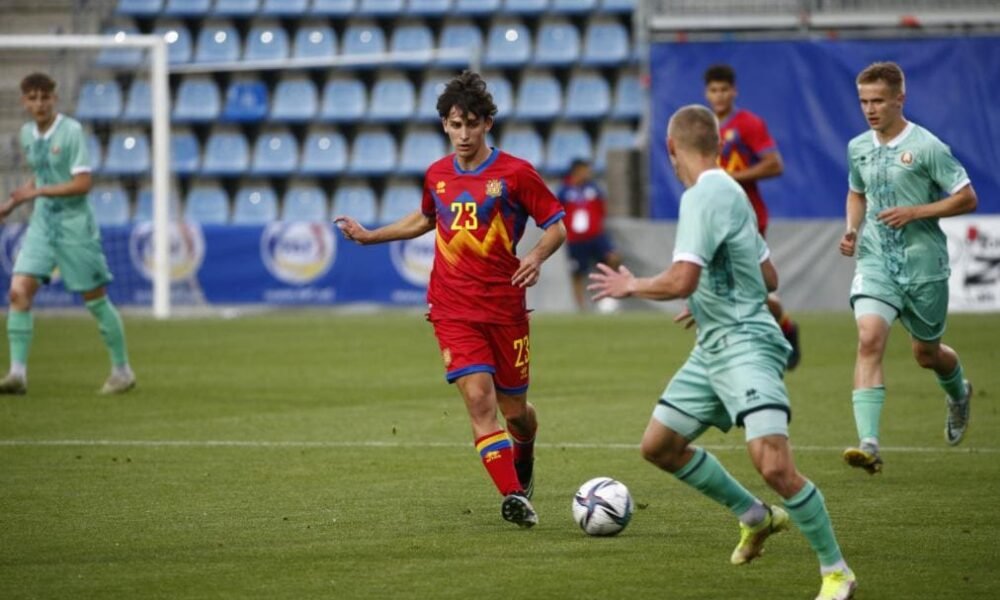 Ot Remolins, jugador de la sots-21 davant Bielorússia. / FAF