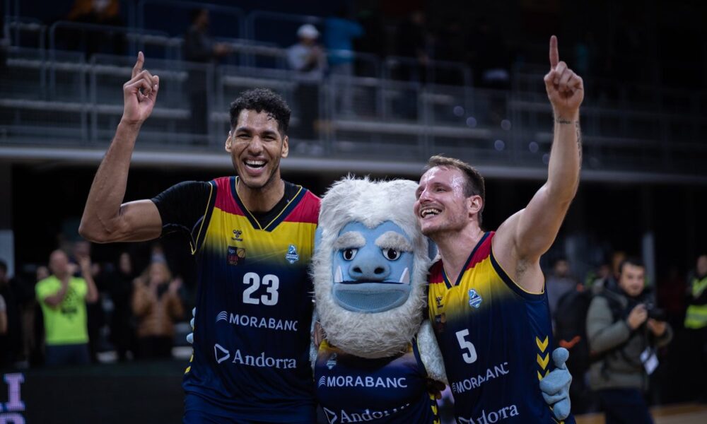 Felipe Dos Anjos i Rafa Luz celebrant l'ascens a l'ACB
