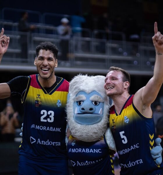 Felipe Dos Anjos i Rafa Luz celebrant l'ascens a l'ACB