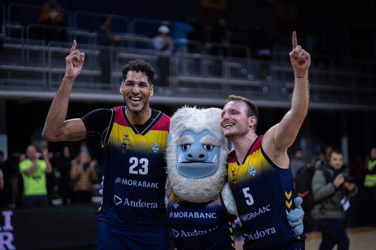 Felipe Dos Anjos i Rafa Luz celebrant l'ascens a l'ACB