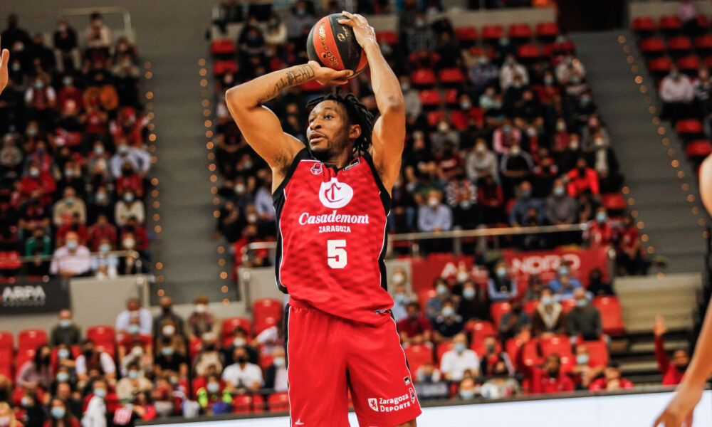Stan Okoye durant un partit amb el Casademont Saragossa / ACB