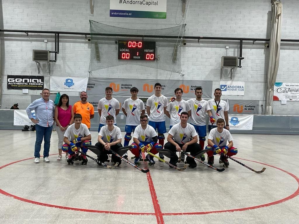 L'equip nacional d'hoquei patins abans de marxar a l'Europeu / FAP