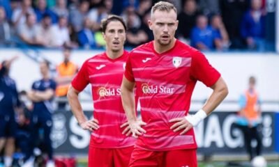 Miguel López, jugador de l'FC Santa Coloma en el partit d'anada davant el Penybont.