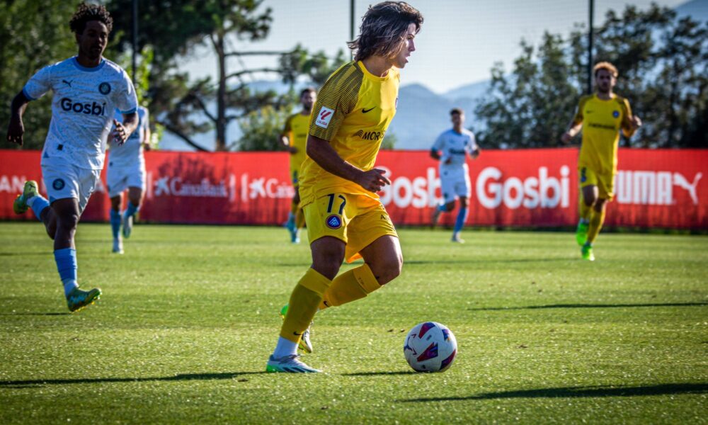 Àlex Calvo en el partit de pretemporada davant el Girona