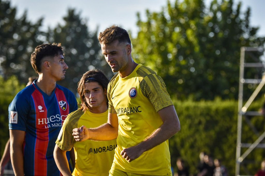 Adriá Vilanova celebrant el gol de l'Andorra davant l'Osca