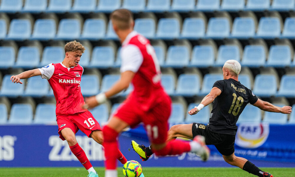 Un moment del partit entre l'AZ i l'FC Santa Coloma / AZ ALKMAAR