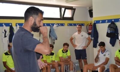 Antonio Rueda fent la xerrada abans del partit davant el Carroi