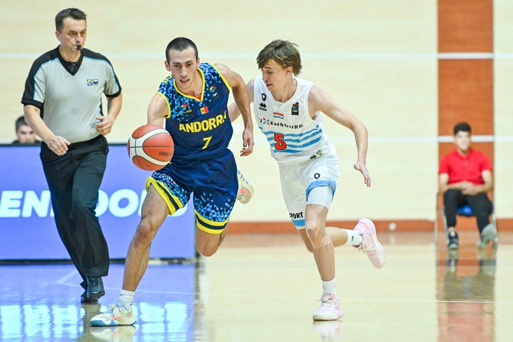 Un instant del partit entre Andorra i Luxemburg a l'Europeu C