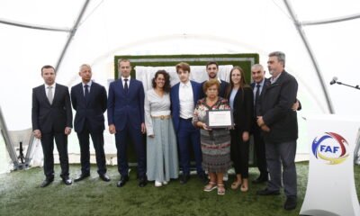 Moment de l'entrega de la placa commemorativa a la família de Francesc Vila / FAF