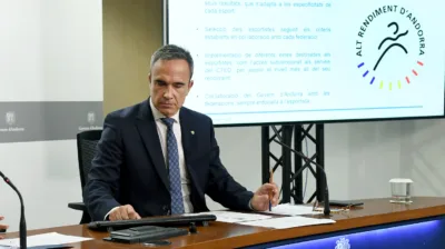 Mònica Bonell i Alain Cabanes en la roda de premsa de presentació de les beques ARA / SFGA