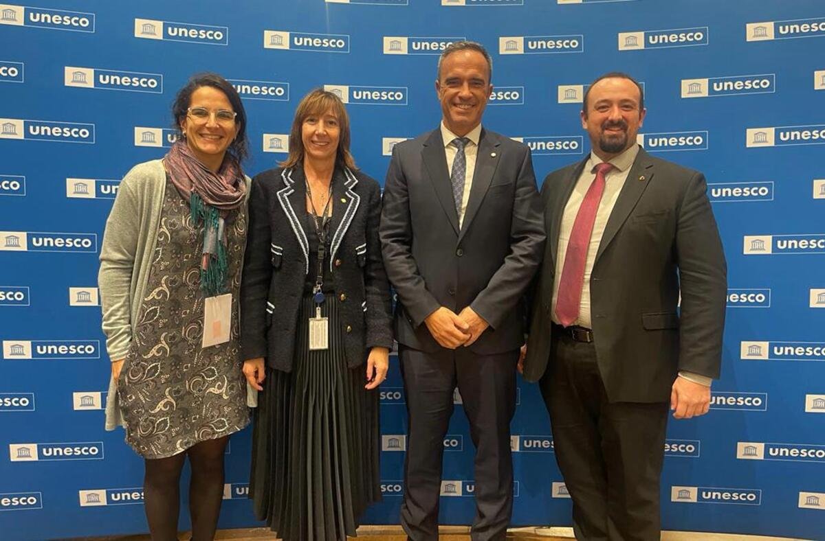 El Secretari d’Estat de Joventut i Esports, Alain Cabanes, la delegada permanent d’Andorra a la UNESCO, Eva Descarrega, i la directora de l’Agència Andorrana Antidopatge (AGAD), Natàlia Font / SFG