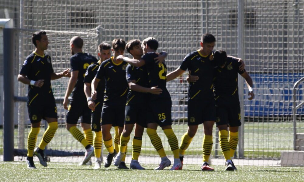 Celebració del gol colomenc dels jugadors de la UE Santa Coloma / FAF
