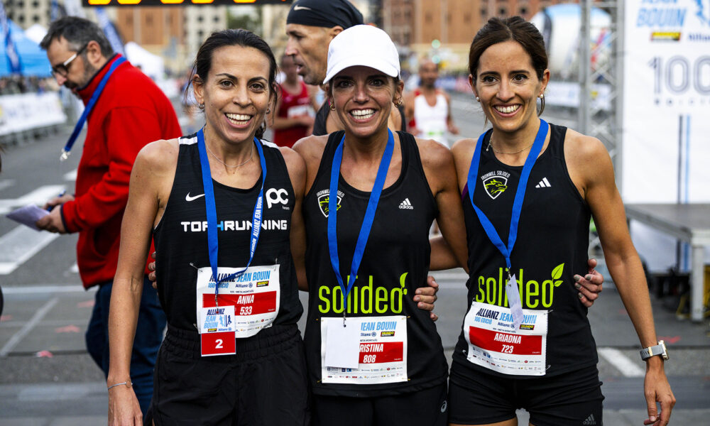 El podi femení, amb Ariadna Fénes a la dreta / Mundo Deportivo