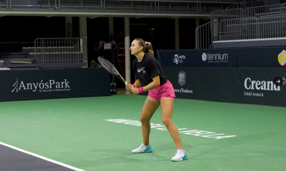 Jiménez entrenant ahir a la pista central del Creand Andorra Open / Tennium
