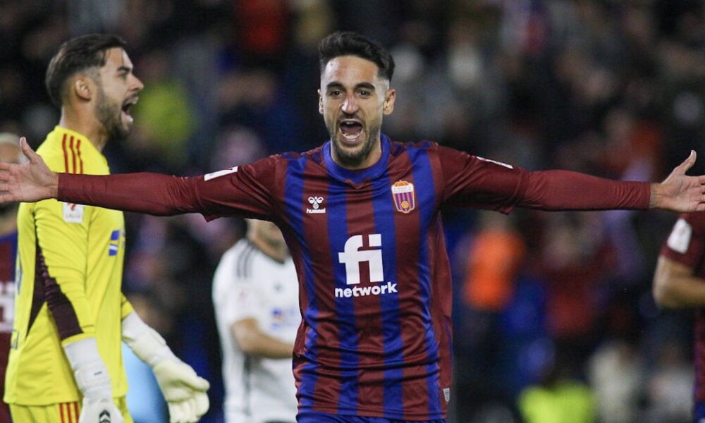Ivan Chapela, celebrant un dels gols davant el Burgos / SD Eldense