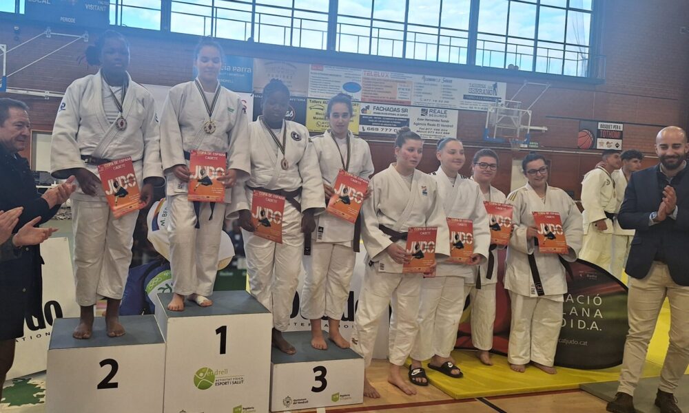 Isona Cerro pujant al podi a la Copa d'Espanya cadet celebrat al Vendrell / FOTO: Fandjudo