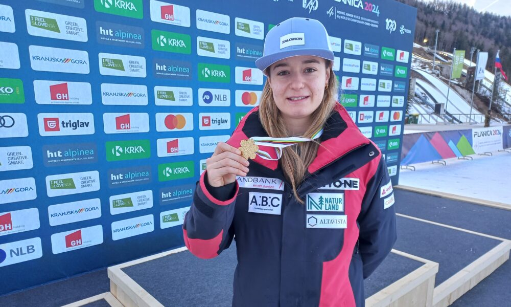 Gina del Rio amb la medalla d'or del mundial Júnior / FAE