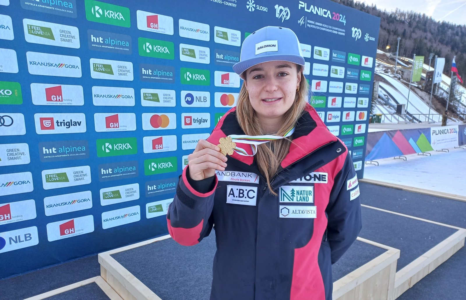 Gina del Rio amb la medalla d'or del mundial Júnior / FAE