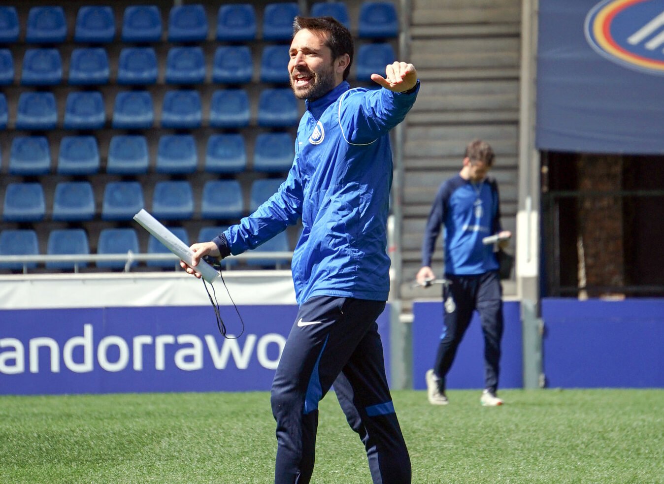 Aitor Yeto portant la sessió d'ahr a l'Estadi Nacional / FCA
