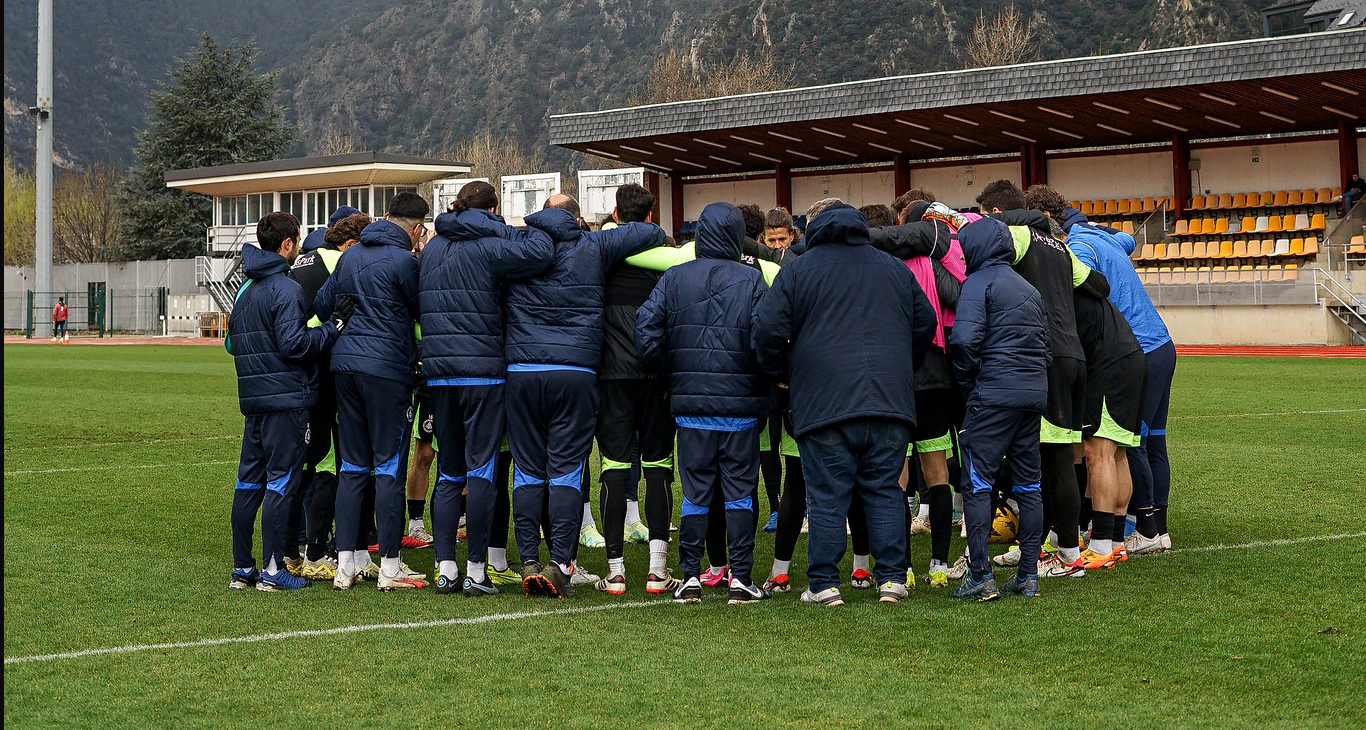 L'equip en el darrer entrenament abans de rebre el Valladolid / FCA