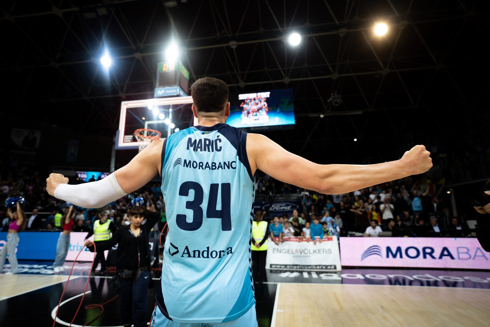 Marin Maric celebrant la permanència a la Bombonera / ACB