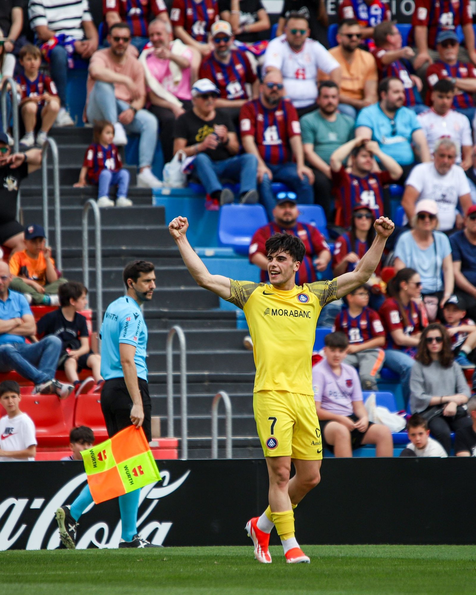 LOBETE CELEBRANT EL GOL