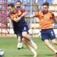 Un instant de l'entrenament previ al partit / FAF