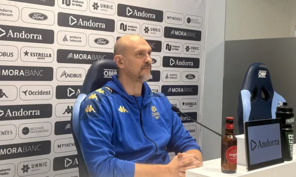 Žan Tabak en roda de premsa