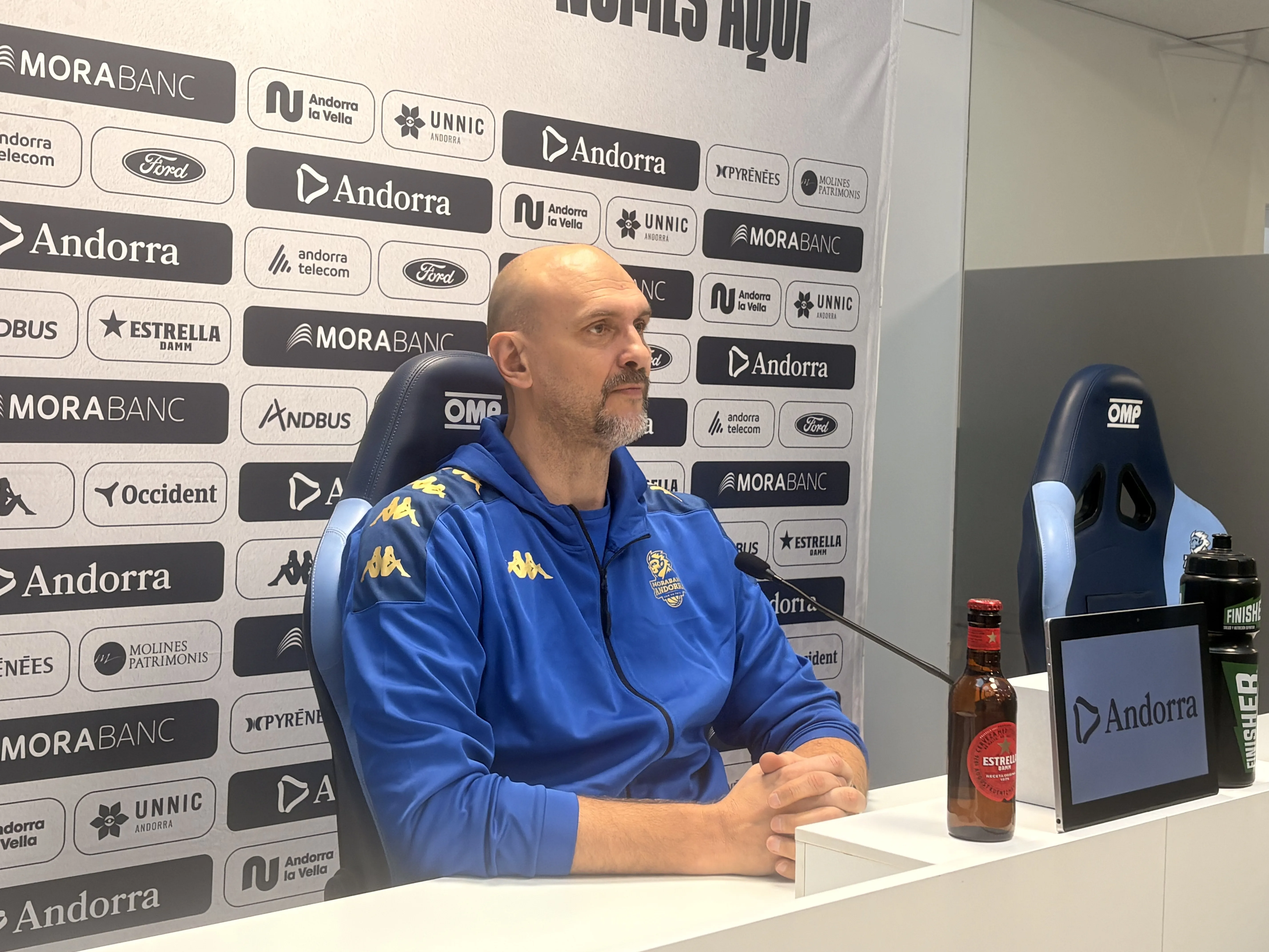 Žan Tabak en roda de premsa